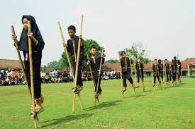 Tuak pada asasnya merupakan sejenis minuman yang terhasil dari pemeraman bahan tertentu, jenis bahan tersebut bergantung kepada suku kaum. Daftar Permainan Indonesia Wikiwand