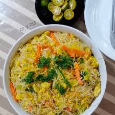 Pecahkan telur, asingkan putih dengan kuning telur. Resepi Bihun Goreng Biryani Resepi Merory Sedap Betul