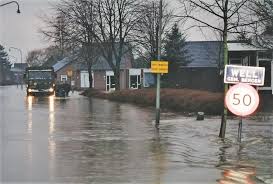 Bij de overstroming van de maas in 1993 overstroomden grote delen van limburg. Overstroming Kerstmis 1993