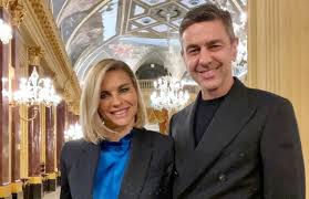 A one club man, he won the scudetto on seven occasions, the european cup five times, as well as playing in the 1994 world cup final with italy. Martina Colombari E Billy Costacurta Noi Dallo Psicologo A Causa Delle Liti Con Nostro Figlio Quotidianpost