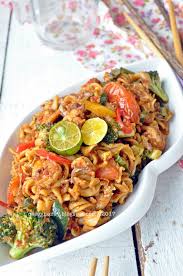 This recipe is without button mushrooms and cheese. Pasta Spiral Goreng Qasey Honey