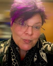 I am definitely late!!! Elton John's inspired frames! Sorry for my lateness  Thesalsaqueen Sq! #1Queenwho❤️sFrames #livelivelaugh #eyewear