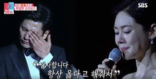 영상에 등장하는 분들은 가족끼리도 왕래하는 감독님과 친한 동네 지인분들입니다. Pq7vb Rp H99um