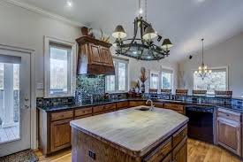 Diatas sudah kania jelaskan mengenai 6 material kitchen set yang dijual di pasaran, sudah tahukan mana yang paling tepat untuk anda? Inilah Alasan Mengapa Kitchen Set Kayu Lebih Diminati Pasar Woodstock