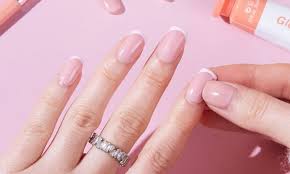 Press-on Nails anbringen: Schritt-für-Schritt-Anleitung