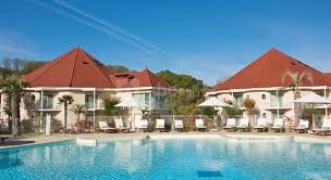 Disséminés au milieu de la verdure et aux abords d'un point d'eau, de charmants pavillons d'inspiration entièrement décorés de marbre et de bois sculptés balinais, les jardins de beauval sont une invitation à l'évasion. Hotel Les Jardins De Beauval Abc Salles