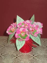 Cupcake liner flowers with lollipops. 30 Beautiful Cupcake Liner Flowers The Funky Stitch