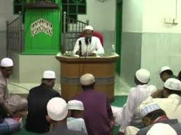 Namun tidak tahu apak mereka sedang shalat maghrib atau isya, apa kita boleh jamaah dengan niat shalat para pembaca bimbinganislam.com yang mencintai allah ta'ala berikut kami sajikan tanya jawab, serta pembahasan tentang jamak shalat maghrib. Ust Azhar Idrus Maghrib Imam Solat Isyak Jamak Qasar Makan Angin Jamak Takdim Jumaat Youtube