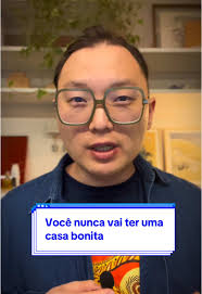 Você nunca vai ter uma casa bonita. Beleza é uma coisa efêmera, subjetiva.  O padrão de beleza muda com a região, muda com o tempo, com cada cultura. A  busca por esse tipo de beleza só traz frustração. ...