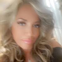 Agnes Kelly's Instagram, Twitter & Facebook