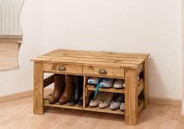 Comment Fabriquer Un Meuble A Chaussures En Palettes A La Mano Comment Fabriquer Des Meubles Fabrication Meuble Meuble Chaussure