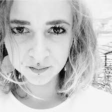 Anne Ira (@AnneIraTheGreat)