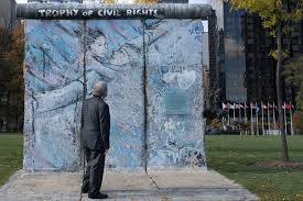« ronnie, oggi non posso. Trent Anni Dalla Caduta Del Muro Di Berlino Che Messaggio Continua A Dare Al Mondo La Voce Di New York