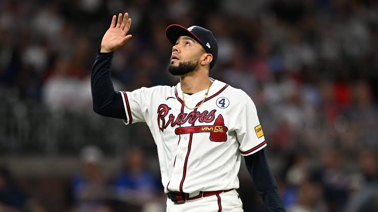 Robert Suarez returns to San Diego, with the Braves