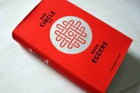 When mae holland is hired to work for the circle, the world's most powerful internet company, she feels she's been given the opportunity of a lifetime. Der Circle Von Dave Eggers Dieliebezudenbuechern De