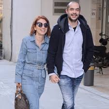 Savesave ηλιακή επιστροφή for later. Maria Hliakh H Nea Tryferh Fwtografia Me Ton Syntrofo Ths