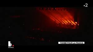 Avant le démarrage de cette tournée marathon, il a accepté d'accorder du temps à france 3 pour une longue interview destinée à nourrir un film rétrospectif de sa carrière, entamée à la fin des années 70 à rennes, puis poursuivie avec succès. Etienne Daho Blitztour Tombe Pour La France Live Youtube