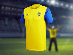 Fotboll kom till sverige runt 1870, när sporten började spridas från storbritannien, men det spelades inte på någon organiserad nivå utan mest på skoj. Ahlsell Matchen Borjar Hos Ahlsell