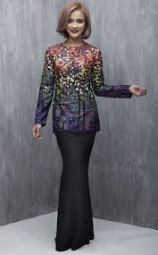 Selain itu, baju kurung moden juga dapat dikategorikan untuk baju kurung yang ditambah dengan pelbagai fesyen di baju seperti lipatan bertindih, dan sebagainya. Pin On Baju Kurung