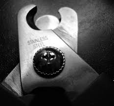 As you squeeze the handles, the blade cuts through the nail. How To Use The Metal Safety Guard Quick Sensor On Dog Nail Clippers Does Your Nail Trimmer For Dogs Have A Safety Guard To Prevent Cutting The Nail Too Short