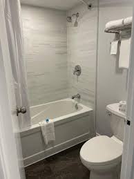 Find traveler reviews and candid photos of dining near king william inn in huntsville, ontario. Rodeway Inn King William Huntsville Huntsville Updated 2021 Prices