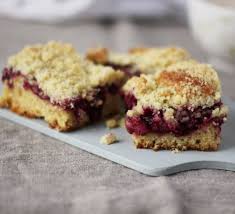 Berry Crumble Traybake Recipe Recipe Tray Bake Recipes Tray Bakes Berry Crumble