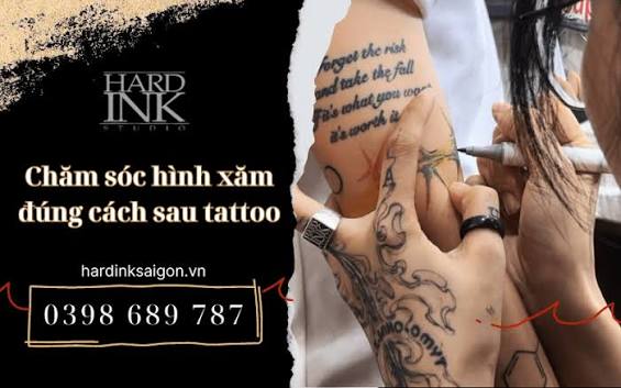 Hình ảnh minh họa quá trình chăm sóc hình xăm trong 7 ngày đầu giúp da phục hồi và giữ màu mực tốt