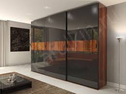 дизайн комнаты 12 кв м с диваном и шкафом купе Stilnyj Korpusnyj Shkaf Kupe Torres Organichno Vpishetsya V Sovremennuyu Spalnyu Ili Gostinu Nabory Mebeli Dlya Spalni Derevyannaya Mebel Dlya Spalni Dizajn Shkafa