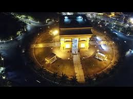 Monumen simpang lima gumul adalah salah satu ikon baru dari objek wisata lokal yang ada di kediri. Pesona Gumul Simpang Lima Kediri Di Malam Hari Youtube
