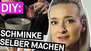 Das puder dient dazu das make up zu fixieren oder auch das make up haltbarer zu machen. Diy Schminke Im Hartetest Vegan Selbstgemacht Puls Reportage Youtube