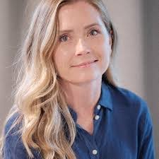 Alissa Greer's Instagram, Twitter & Facebook