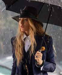 August 25, 1987 born into a showbiz family in tarzana, california, blake lively made her film debut at age 10 as the tooth fairy in the indie film, sandman (1998), directed by. Could Blake Lively Win An Oscar For A Simple Favor