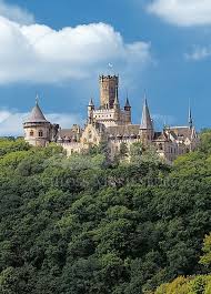 Schloss Marienburg Bei Hannover Weitere Tolle Ideen Und Tipps Rund Um Ihre Hochzeit Gibt S Hier Www Braut Deutschland Burgen Burgen Und Schlosser Burg Hauser