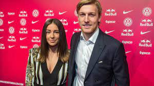 Apr 27, 2021 · julian nagelsmann frau. Bundesliga Frau Von Emil Forsberg Pestet Gegen Leipzig Trainer Julian Nagelsmann