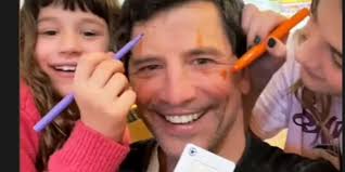 Με μια φωτογραφία στο instagram συνεχάρη τον γιώργο λάνθιμο ο σάκης ρουβάς Eidhseis Me 8ema Sakhs Roybas Oikogeneia