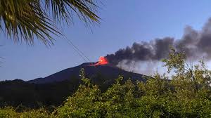 In poche ore si aprirono fenditure da quota 2625 via via fino a 1115. Eruzione Dell Etna Del 19 Maggio 2021 L Attivita Di Fontana Di Lava Si E Conclusa L Aggiornamento Dell Ingv