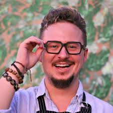 My feed is awash with the news from Tokyo DisneySea's new Fantasy Springs  attractions, but what catches my eye is the gorgeous  traditionally-illustrated concept art (as opposed to the photobashes and… |