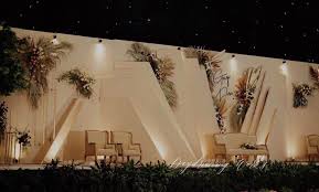 Dekorasi pernikahan selalu mencuri perhatian para tamu undangan. Modern Wedding Stage Decor Novocom Top