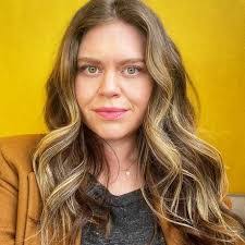 Clarissa Bock's Instagram, Twitter & Facebook