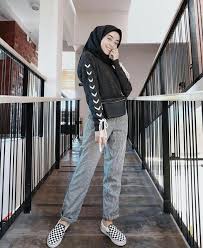 Kakak bisa berolahraga dengan nyaman dan bisa bergerak bebas dengan menggunakan baju olahraga muslimah ayesha namun tetap tampil modis dan kekininan. Pinterest Haf Tima Haftima Hijab Pinterest Hijabinstagram Kasual Model Pakaian Hijab Pakaian Olahraga
