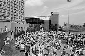 On August 31 1987 Incoming Students Gathered On Nickerson Field For The Sao Activities Fair The Precursor To What Is Now Boston University Sao Dolores Park