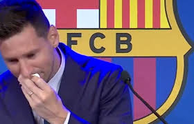 El fc barcelona confirmó que lionel messi no continuará dentro de sus filas para la próxima temporada y el mundo entero se paralizó ante la inesperada noticia, que provocó que tanto compañeros, excompañeros y futbolistas en general, lanzaran mensajes de despedida hacia el astro argentino, tal como lo hizo el estadounidense, sergiño dest, quien lanzó una emotiva despedida al rosarino. Wnqsqp3foemptm