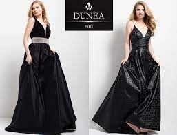 Forme che troviamo sui vestiti stampati in twill e georgette di seta ma anche sui modelli a tinta unita a trapezio e con corpino semi aderente segnato da cinture gioiello e in colori che virano dal. Abiti Per Taglie Forti
