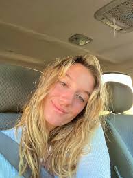 Hi my name is Sophie, i don't have a facebook so i am using my friend  Mckennas! I have been living in Santa Cruz for about 5 years now