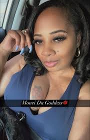 Monique Barr's Instagram, Twitter & Facebook