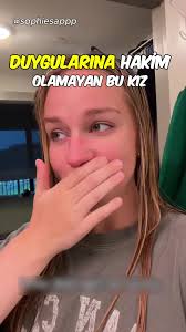 Genç Bir Adam Hikayesini Starbucksta Bir Kızla Anlatıyor