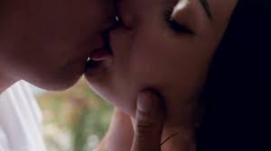 Besos calientes con chica sexy en chaqueta de cuero - RedTube