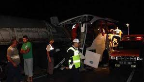 Efe tur'a ait 45 ef 105 plakalı yolcu otobüsü, afyonkarahisar'ın kızılören ilçesi çıkışında kamyona çarptı. Facebook