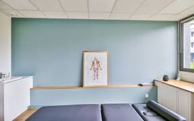 Amenagement D Un Cabinet De Kine Cabinet De Kinesitherapie Decoration De Bureau D Entreprise Design Du Cabinet De Chiropracteur