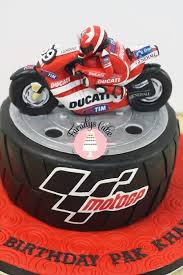Birthday cakes for men motorcycle birthday cakes motorcycle cake new birthday cake cakes for boys birthday kids birthday design birthday wishes torta cake made for my friends husbands 50th, made to match his motorbike, bike helmet and includes a little figure of pete in his leathers on the top! 430 Motorcycle Cakes Ideas Motorcycle Cake Motorbike Cake Harley Davidson Cake